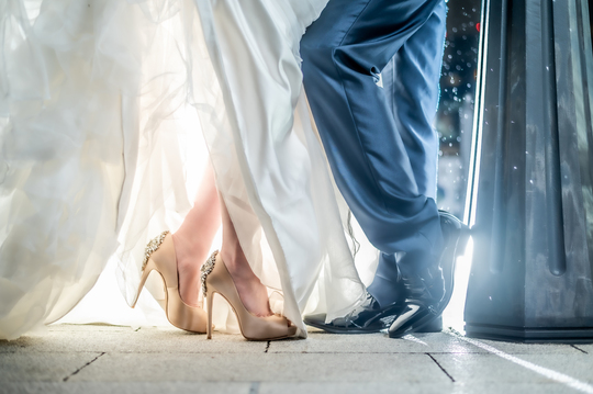 ドレス - 東京駅丸の内で結婚式前撮りならCRYSTAL WEDDING