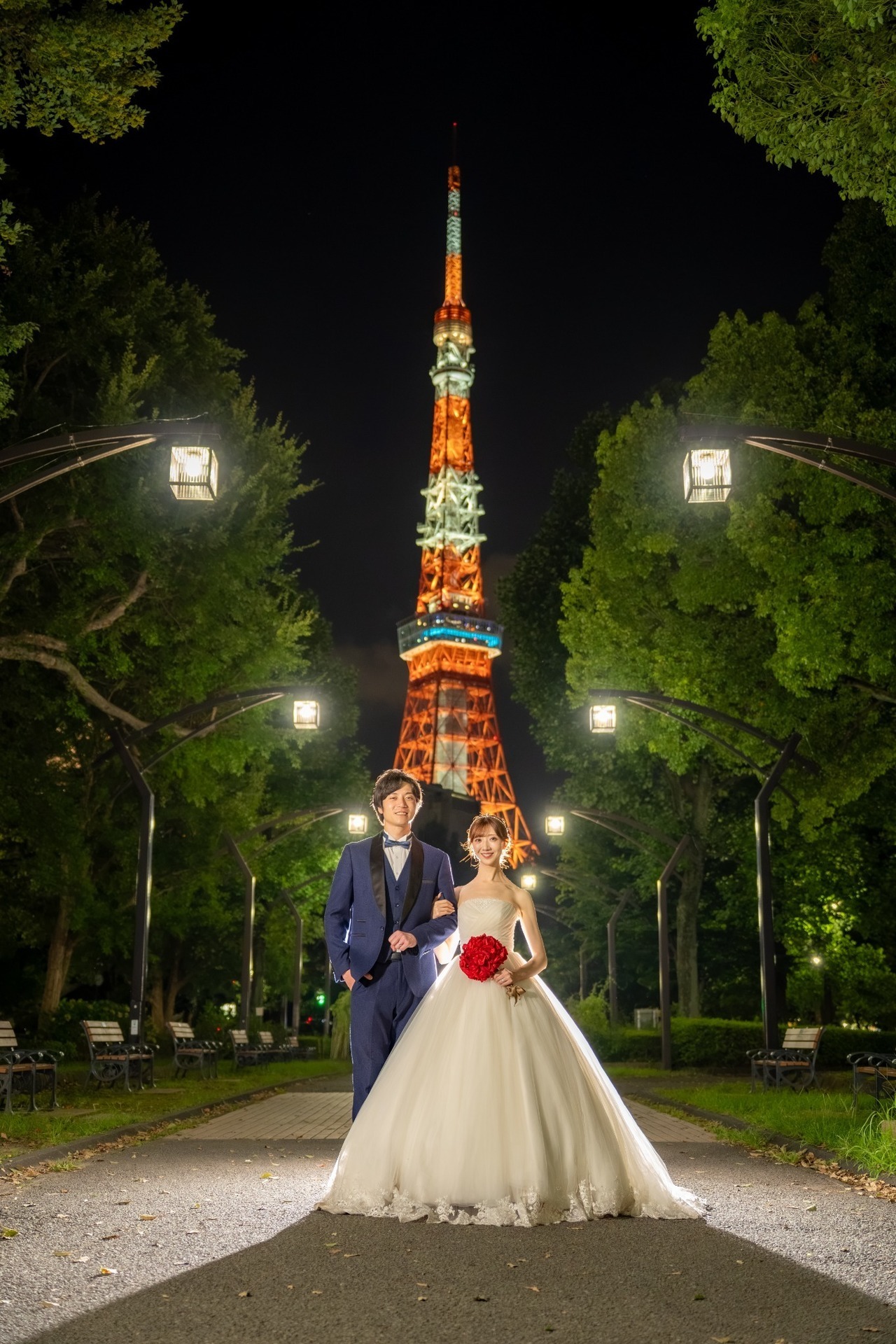 東京タワーでの新郎新婦の前撮り写真